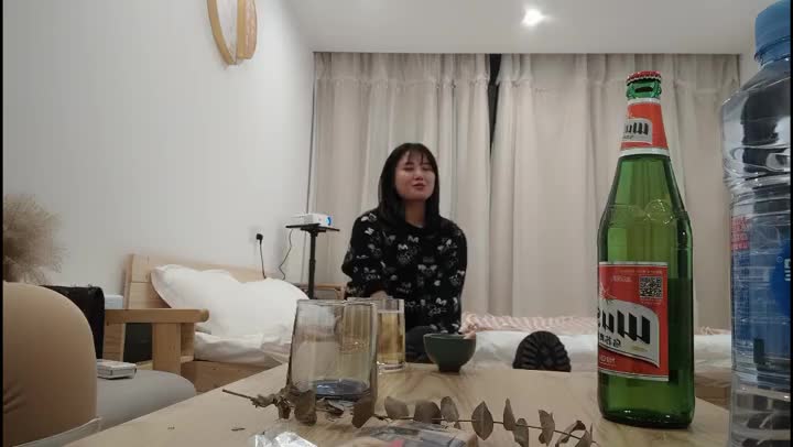 换妻探花很久没播回归4P首秀，还是原来的味道，KTV唱歌喝酒，回到房间开操，交换一人一个后入猛顶1080P横版<script src=